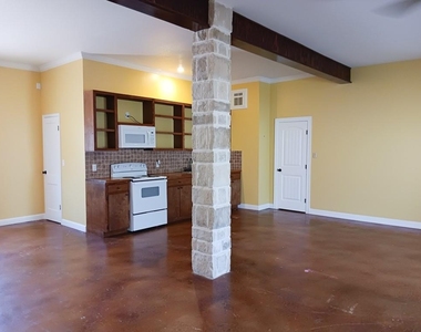 9500 Mayfield Avenue - Photo Thumbnail 11