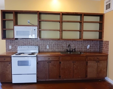 9500 Mayfield Avenue - Photo Thumbnail 6