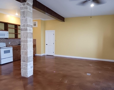 9500 Mayfield Avenue - Photo Thumbnail 5
