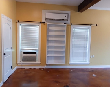 9500 Mayfield Avenue - Photo Thumbnail 7