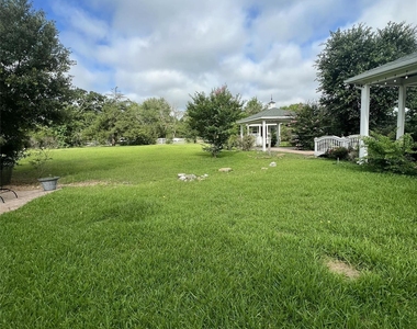 9500 Mayfield Avenue - Photo Thumbnail 18