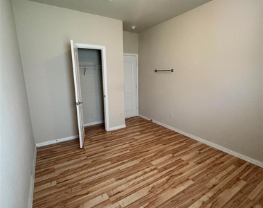 11931 Green Colling Park Drive - Photo Thumbnail 14