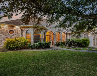 14030 Shoreline Drive - Photo Thumbnail 2