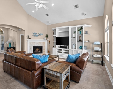 14030 Shoreline Drive - Photo Thumbnail 9