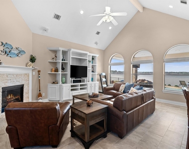 14030 Shoreline Drive - Photo Thumbnail 7