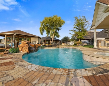 14030 Shoreline Drive - Photo Thumbnail 4