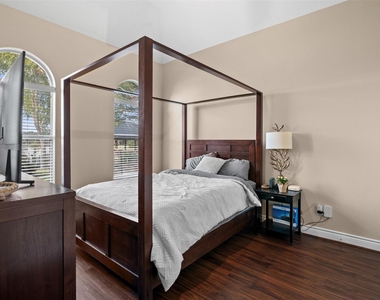 14030 Shoreline Drive - Photo Thumbnail 19