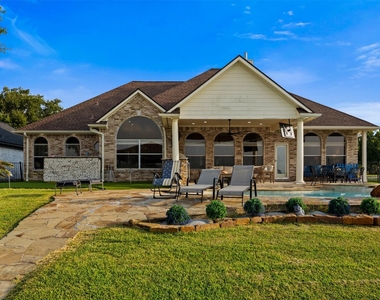 14030 Shoreline Drive - Photo Thumbnail 3