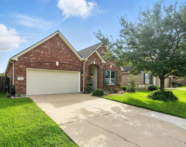 9219 Gilbert Hollow Drive - Photo Thumbnail 4