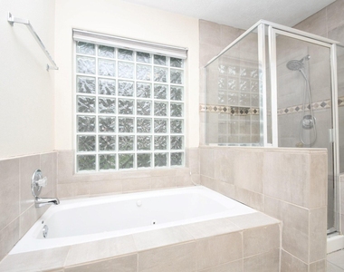 10430 Sanibel Falls Court - Photo Thumbnail 18