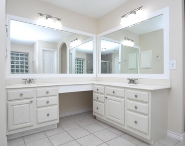 10430 Sanibel Falls Court - Photo Thumbnail 16