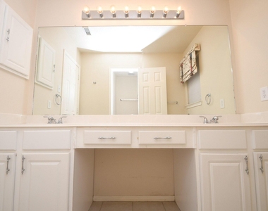10430 Sanibel Falls Court - Photo Thumbnail 26