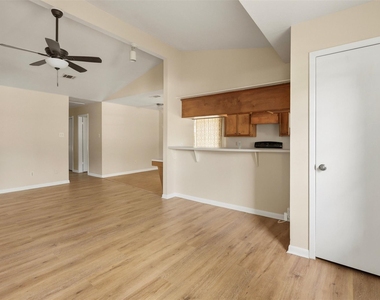 1712 Hazelwood Street - Photo Thumbnail 3