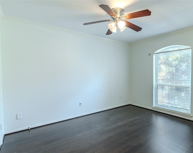 7575 Katy Freeway - Photo Thumbnail 10