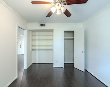 7575 Katy Freeway - Photo Thumbnail 16