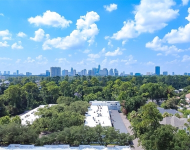 7575 Katy Freeway - Photo Thumbnail 21