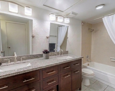 7575 Katy Freeway - Photo Thumbnail 11