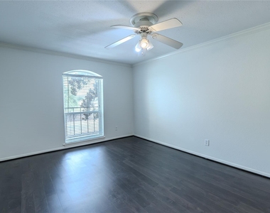 7575 Katy Freeway - Photo Thumbnail 8
