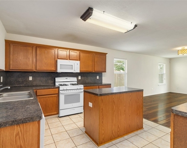 22031 Silverfield Park Lane - Photo Thumbnail 6