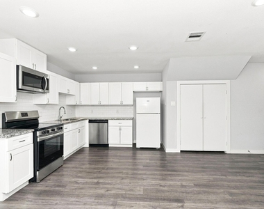8216 Richland Drive - Photo Thumbnail 3