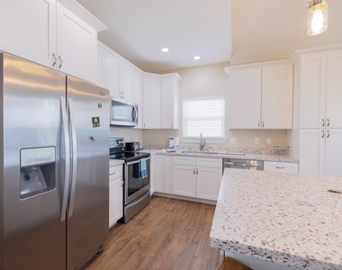 4129 Fort Bend Drive - Photo Thumbnail 8