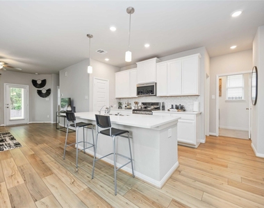 7047 Silverleaf Oak Street - Photo Thumbnail 5