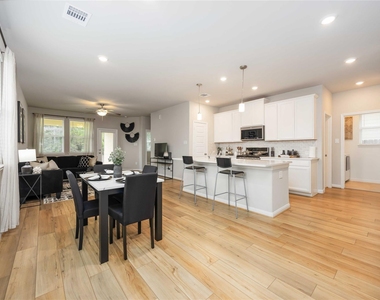 7047 Silverleaf Oak Street - Photo Thumbnail 4