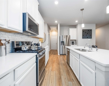 7047 Silverleaf Oak Street - Photo Thumbnail 6