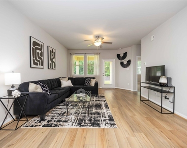 7047 Silverleaf Oak Street - Photo Thumbnail 9