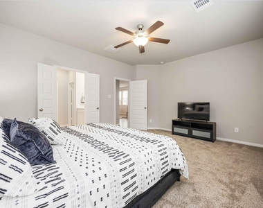 7047 Silverleaf Oak Street - Photo Thumbnail 16