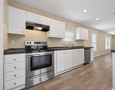 15933 W Relza Drive - Photo Thumbnail 10