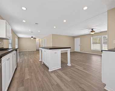 15933 W Relza Drive - Photo Thumbnail 11