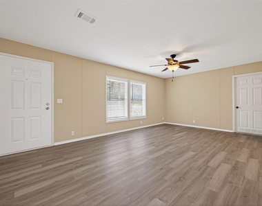 15933 W Relza Drive - Photo Thumbnail 4