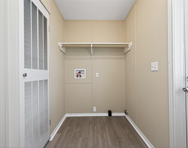 15933 W Relza Drive - Photo Thumbnail 13
