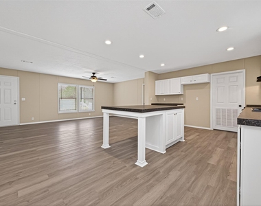15933 W Relza Drive - Photo Thumbnail 14