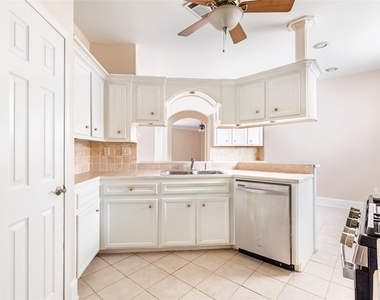 108 Harbour Town Circle - Photo Thumbnail 15