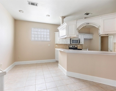 108 Harbour Town Circle - Photo Thumbnail 11