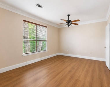 108 Harbour Town Circle - Photo Thumbnail 6