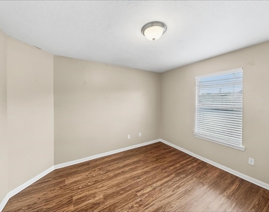 15822 Parmley Creek Court - Photo Thumbnail 15