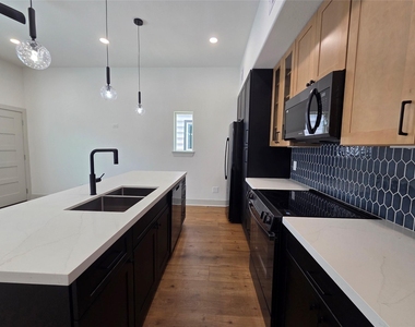9821 Turnbow Street - Photo Thumbnail 3