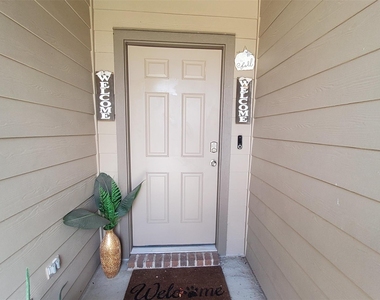 29614 Kettle Creek Court - Photo Thumbnail 6