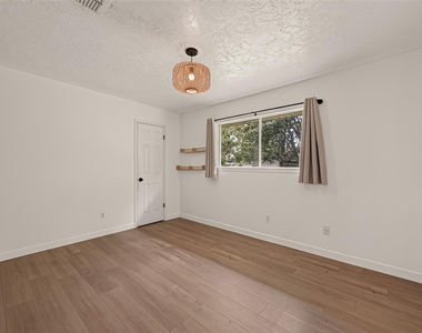 4122 Donerail Drive - Photo Thumbnail 8