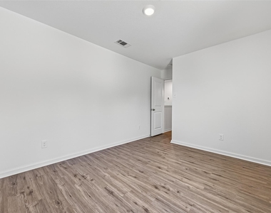 654 Amesbury Road - Photo Thumbnail 28