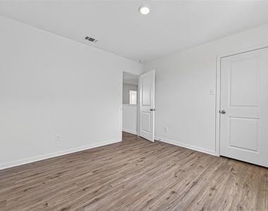 654 Amesbury Road - Photo Thumbnail 32