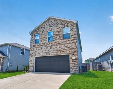654 Amesbury Road - Photo Thumbnail 2
