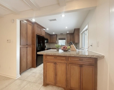 9655 Meadowcroft Drive - Photo Thumbnail 17