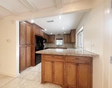 9655 Meadowcroft Drive - Photo Thumbnail 5