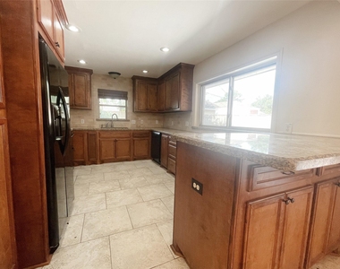 9655 Meadowcroft Drive - Photo Thumbnail 6