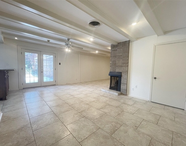 9655 Meadowcroft Drive - Photo Thumbnail 3