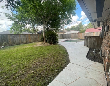 9655 Meadowcroft Drive - Photo Thumbnail 14
